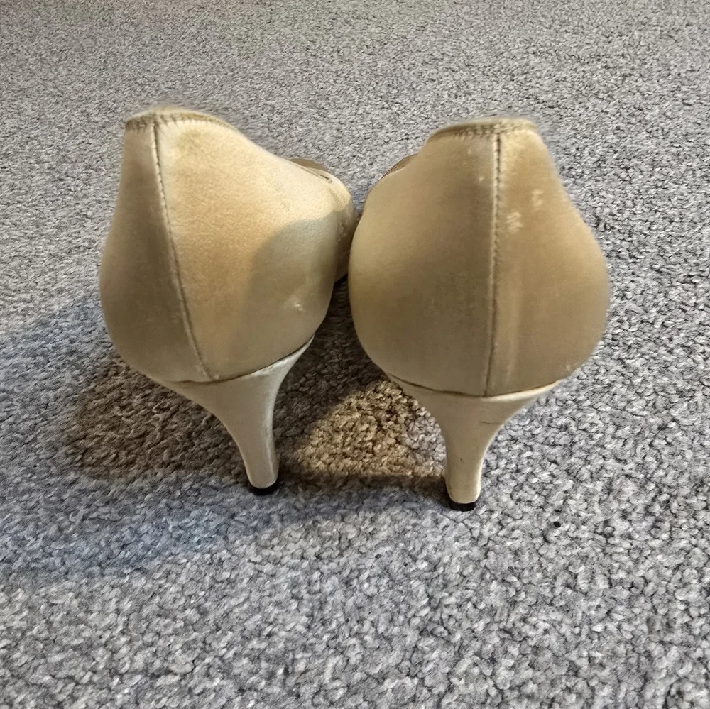 St John Made In Italy Gold Satin Sequin Toe Cap Pumps Size 7